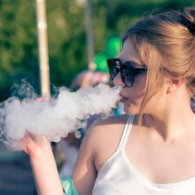 O governo chinês anunciou a proibição da venda de cigarros eletrônicos descar...