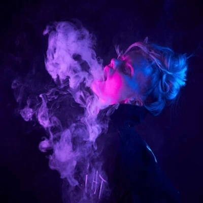 Fumar cigarros eletrônicos causa o aparecimento de vapor de água nos pulmões?