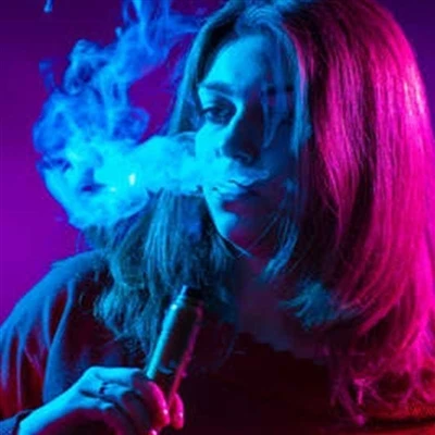 Devo comprar um cigarro eletrônico descartável ou recarregável?